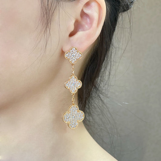 [Kincade Jewelrys] PENDIENTES DE ORO ROSA CON 3 MOTIVOS DE TRÉBOL Y DIAMANTES PAVÉADOS