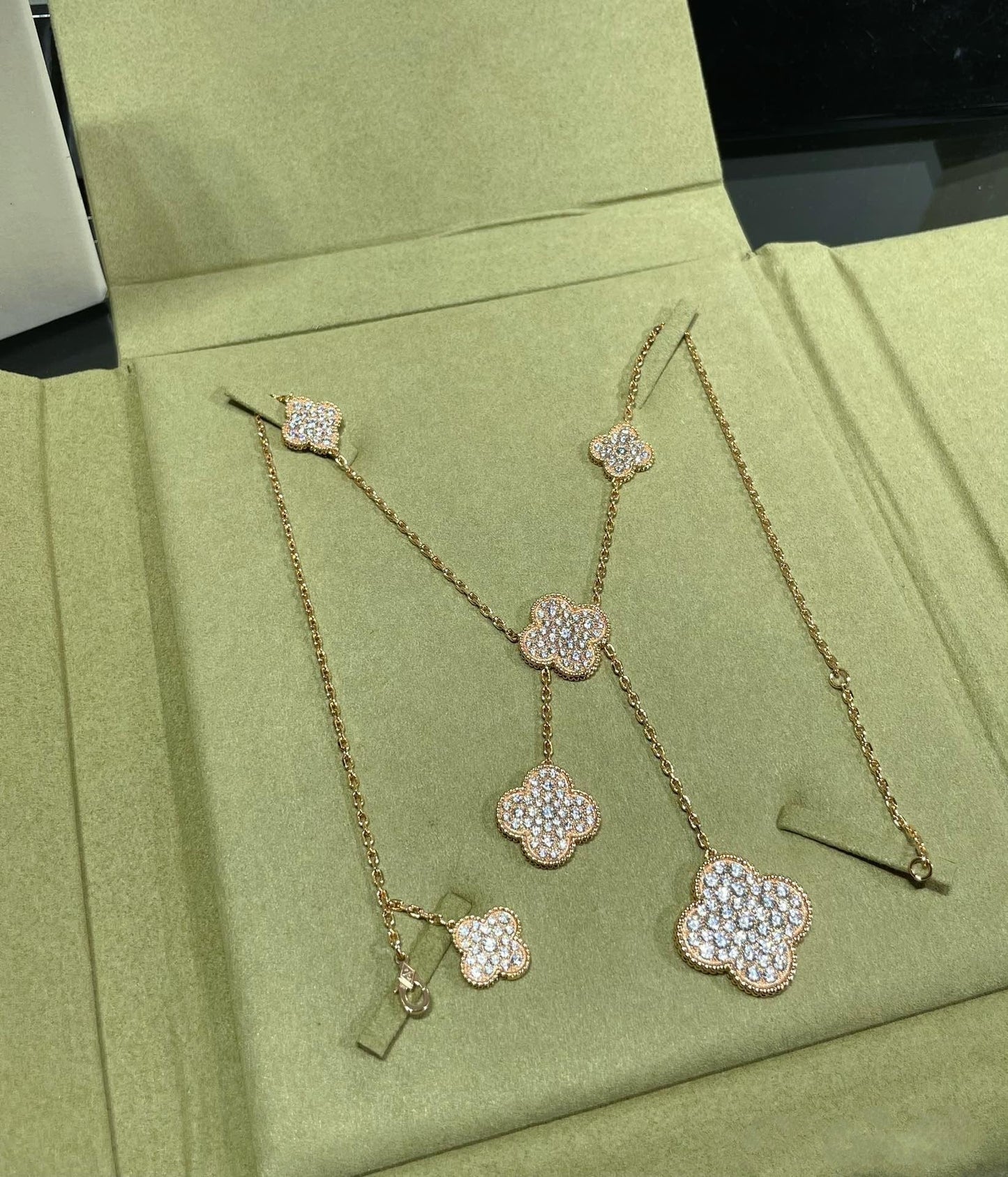 [Kincade Jewelrys]CLOVER 6 MOTIF DIAMOND PAVED NECKLACE
