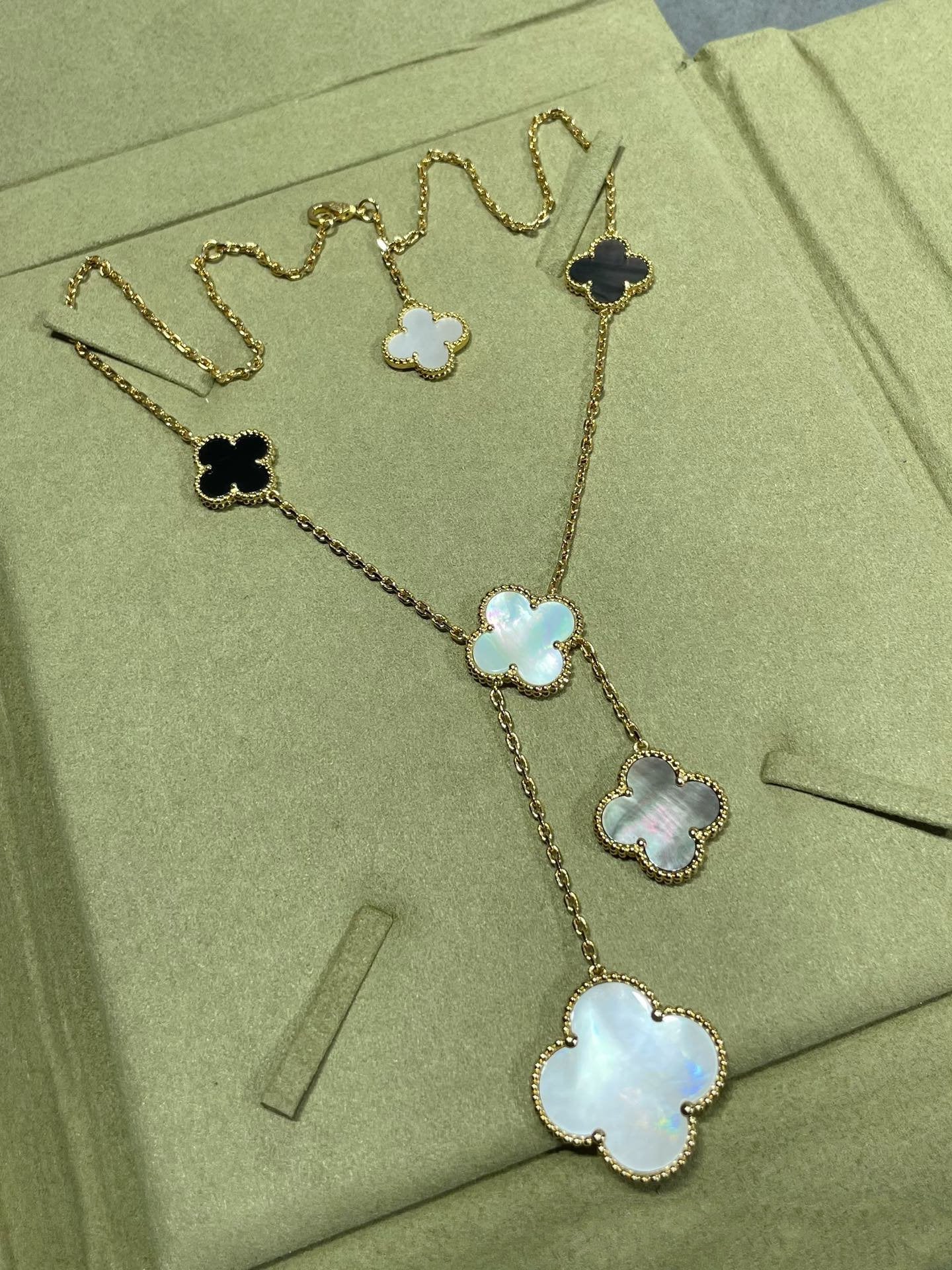 [Kincade Jewelrys]CLOVER 6 MOTIF MOP ONYX GOLD NECKLACE