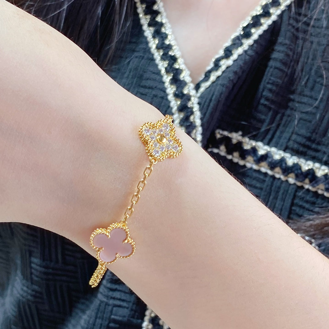 [Kincade Jewelrys] BRACELET EN OR ROSE AVEC 5 MOTIF DE DIAMANTS ET TRÈFLE