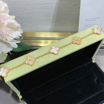[Kincade Jewelrys] BRACELET EN OR ROSE AVEC 5 MOTIF DE DIAMANTS ET TRÈFLE