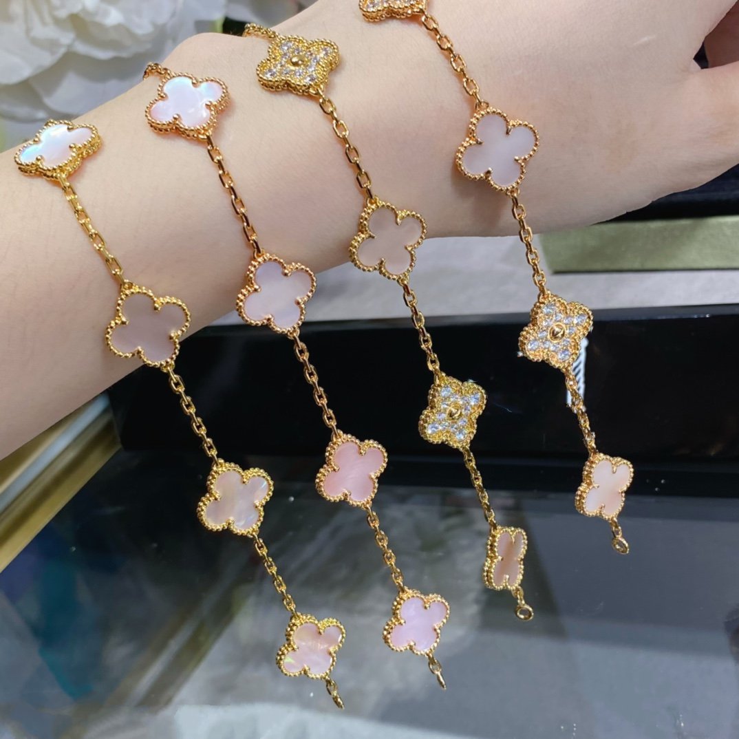 [Kincade Jewelrys] BRACELET EN OR ROSE AVEC 5 MOTIF DE DIAMANTS ET TRÈFLE