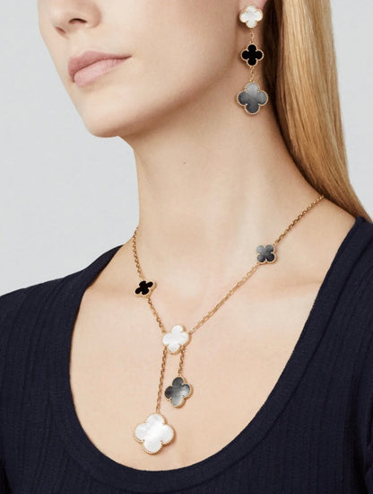 [Kincade Jewelrys]Boucles d'oreilles en or rose et nacre foncée avec trois motifs de trèfle