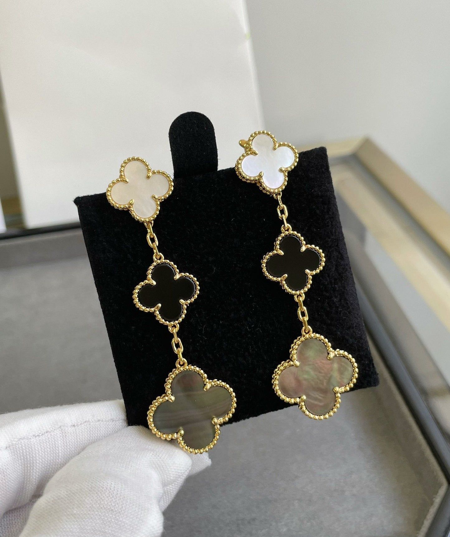 [Kincade Jewelrys]Boucles d'oreilles en or rose et nacre foncée avec trois motifs de trèfle