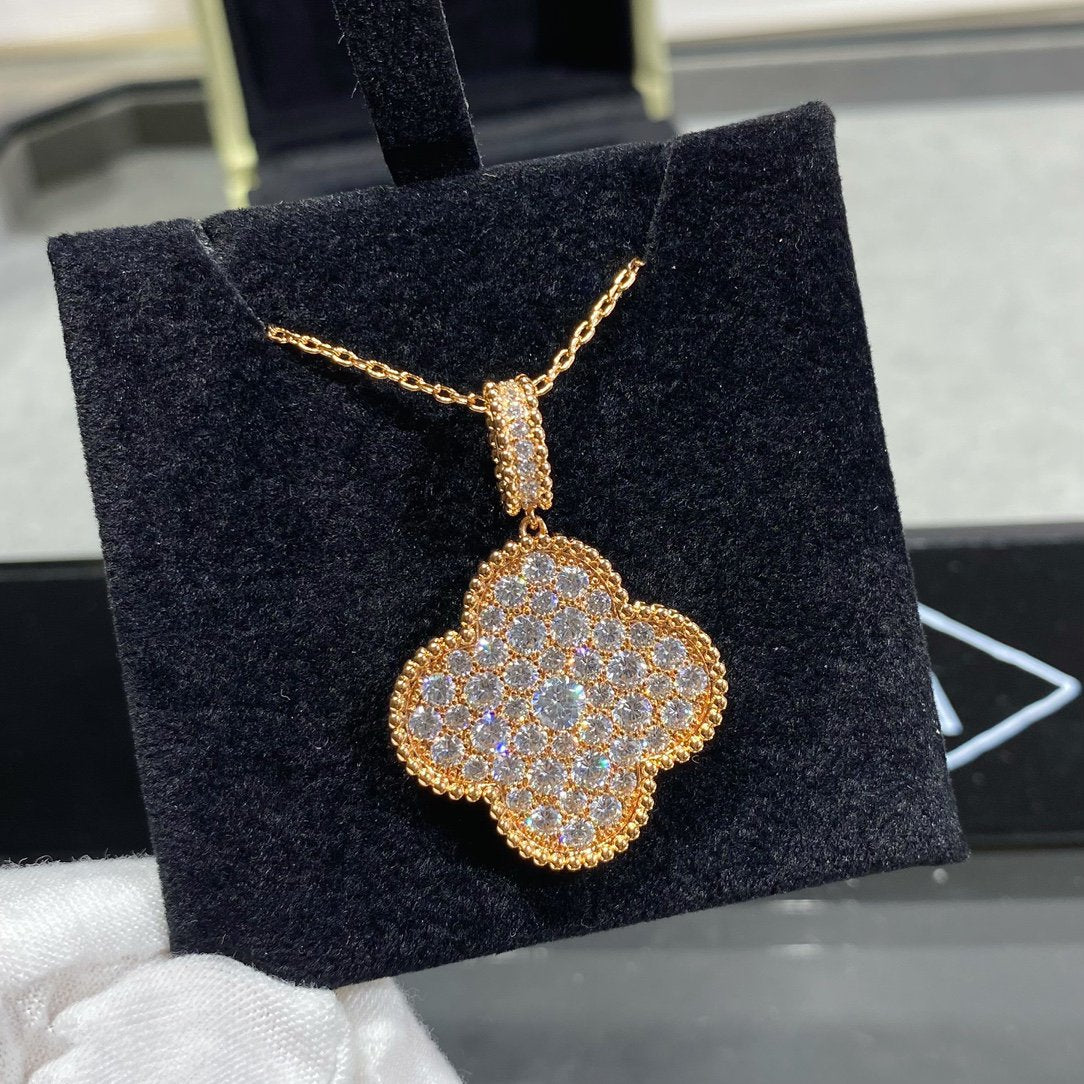 [Kincade Jewelrys] Collier long pendentif en diamants Clover de 25 mm