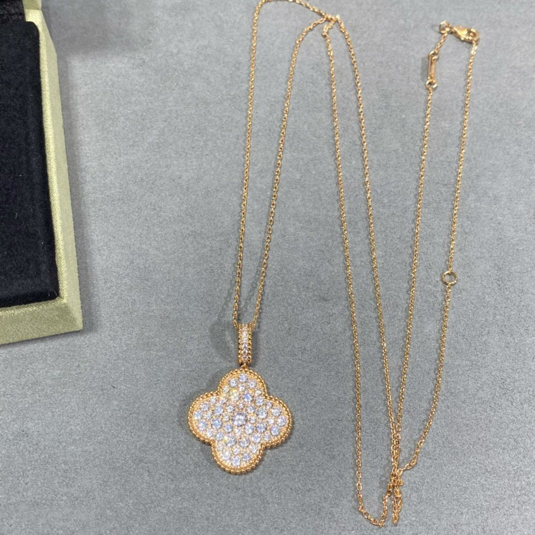 [Kincade Jewelrys] Collier long pendentif en diamants Clover de 25 mm