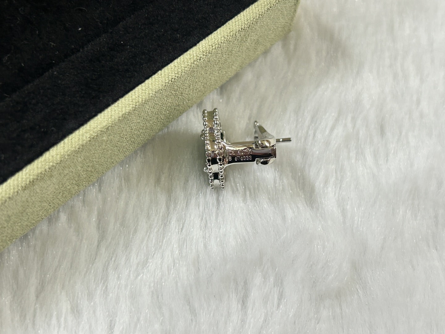 [Kincade Jewelrys]CLOVER PIETERSITE MEDIUM STUD EARRINGS