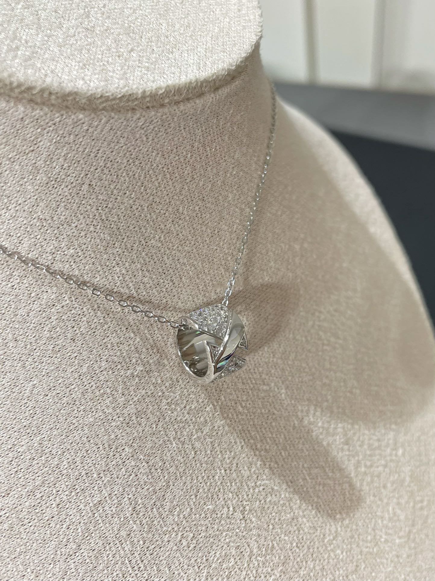 [Kincade Jewelrys]LIENS EVIDENCE DIAMOND PAVED NECKLACE