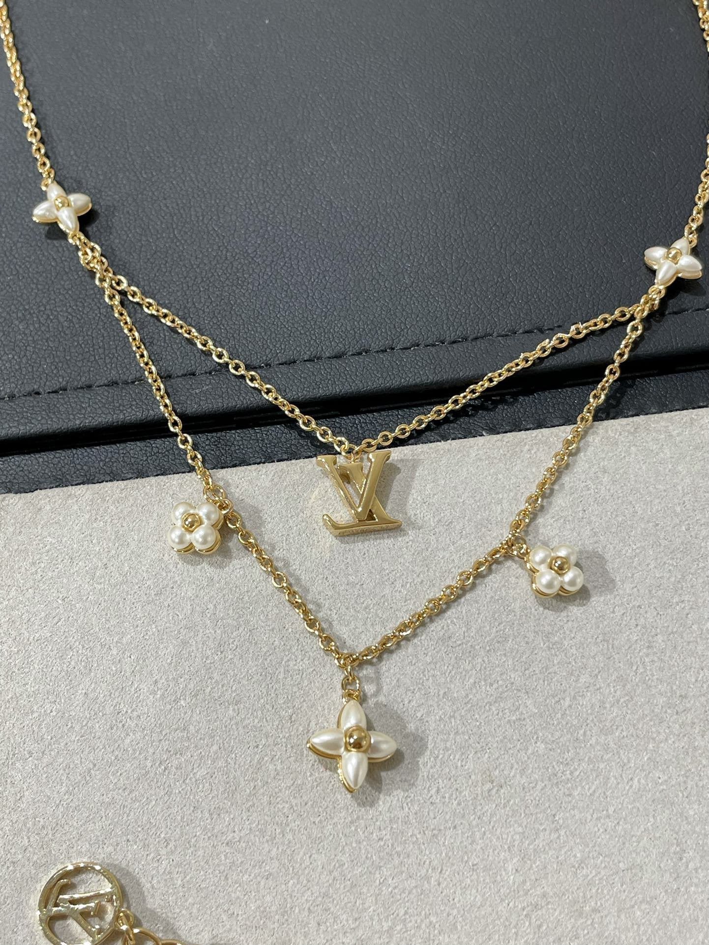 [Kincade Jewelrys] COLLIER DOUBLE RANGÉE EN NACRE DORÉE FLOWERGRAM