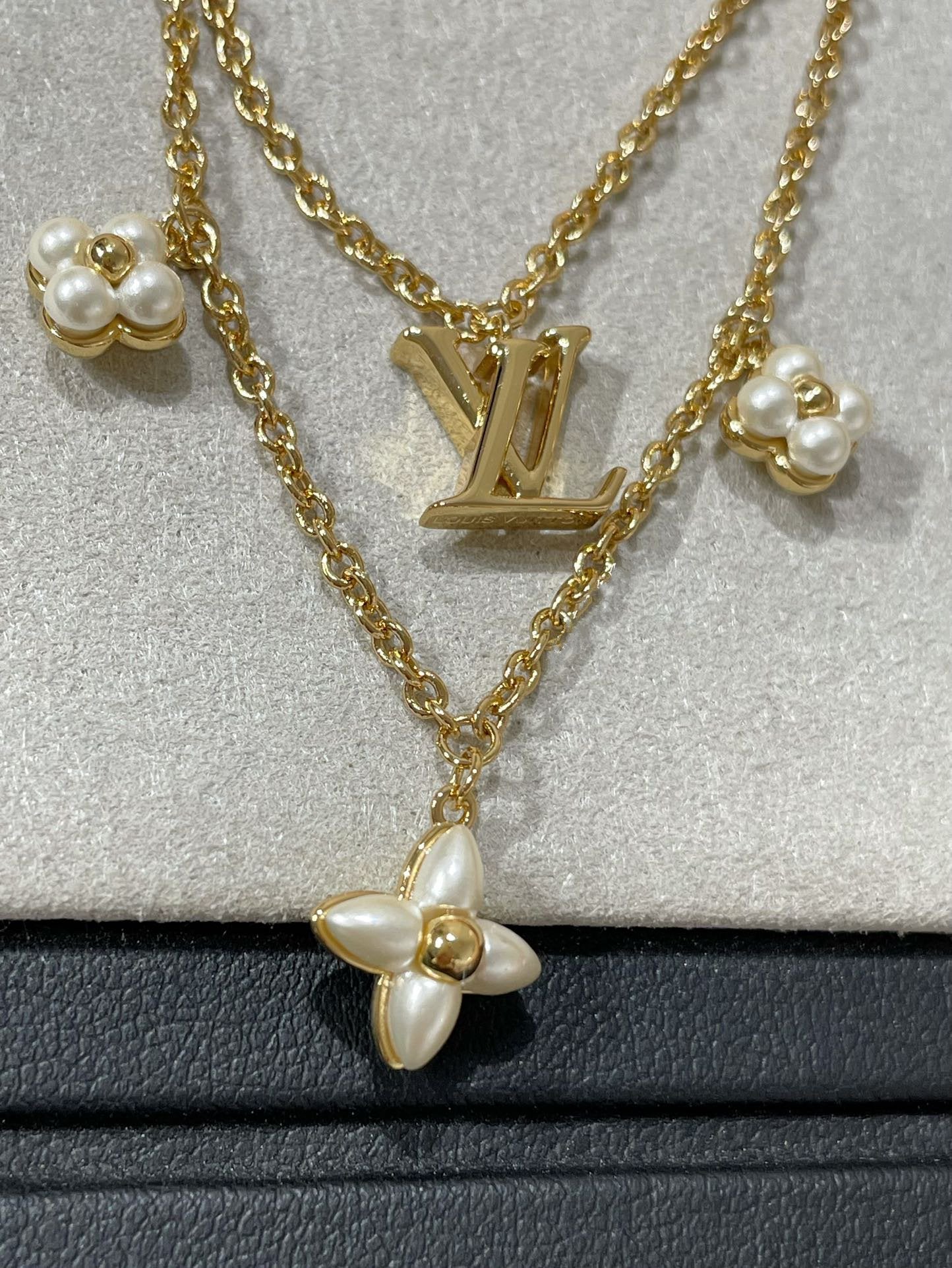 [Kincade Jewelrys] COLLIER DOUBLE RANGÉE EN NACRE DORÉE FLOWERGRAM