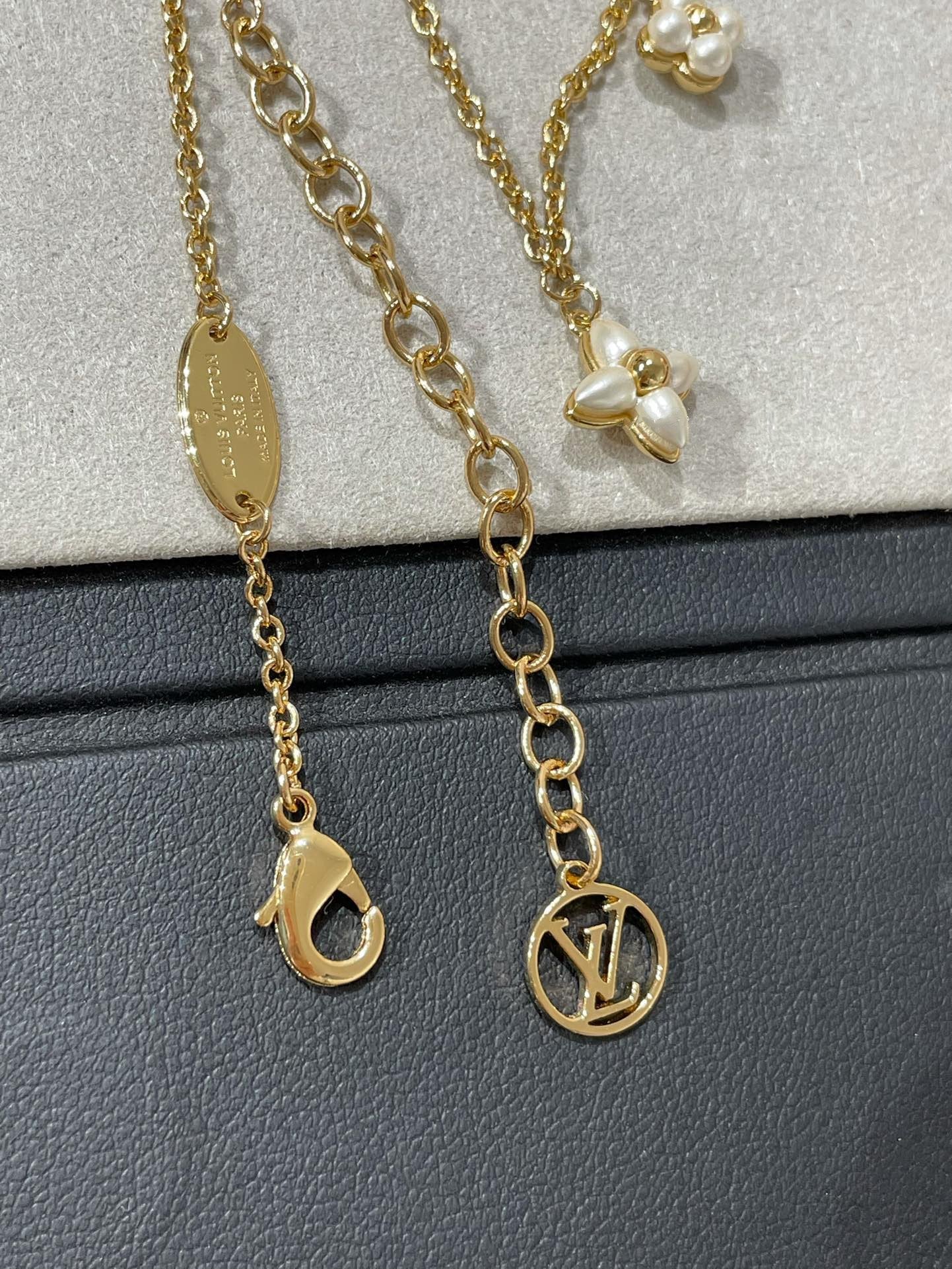 [Kincade Jewelrys] COLLIER DOUBLE RANGÉE EN NACRE DORÉE FLOWERGRAM