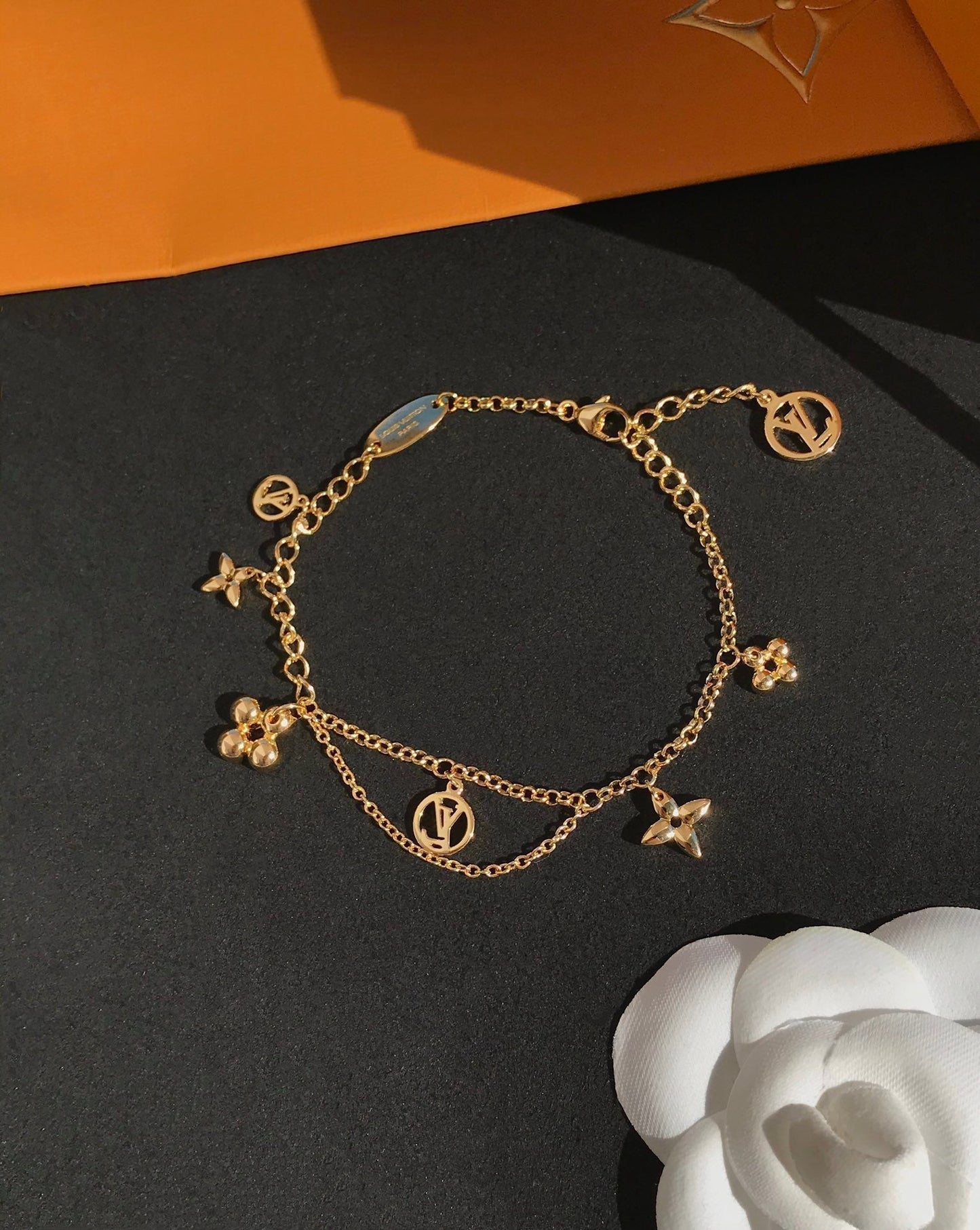 [Kincade Jewelrys] Bracelet en nacre rose fleurie