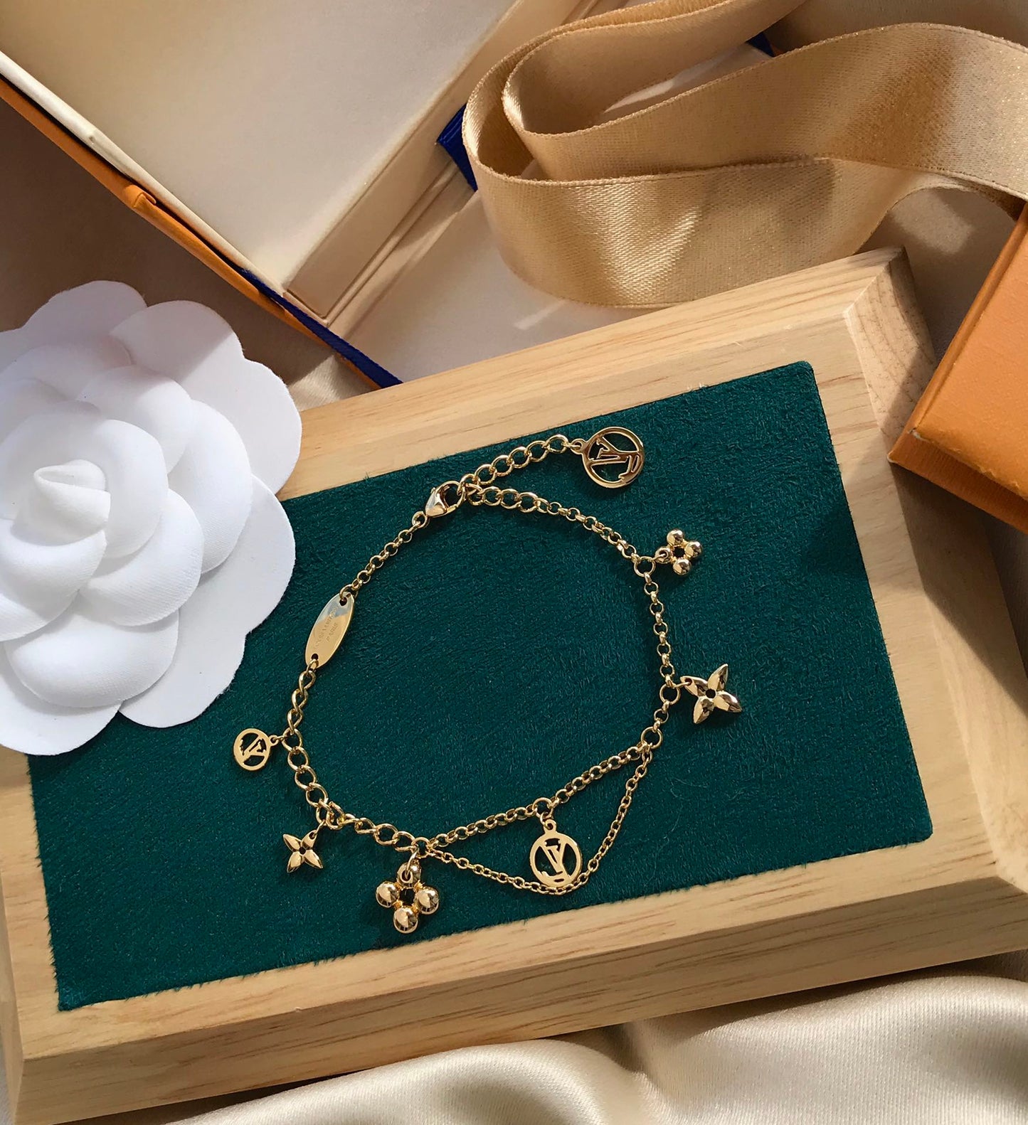 [Kincade Jewelrys] Bracelet en nacre rose fleurie