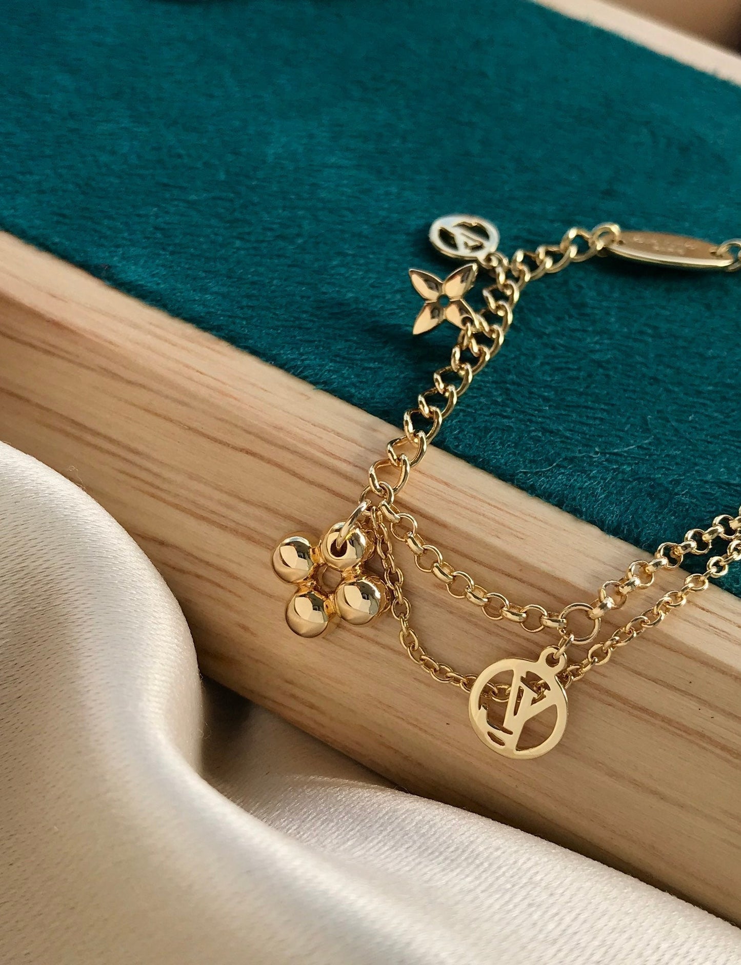 [Kincade Jewelrys] Bracelet en nacre rose fleurie