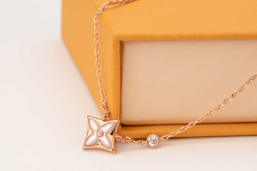 [Kincade Jewelrys] Collier étoile rose avec 1 diamant en or rose