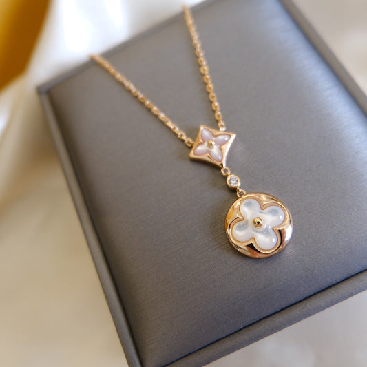 [Kincade Jewelrys] Collier en or rose avec deux motifs étoiles et soleil 
