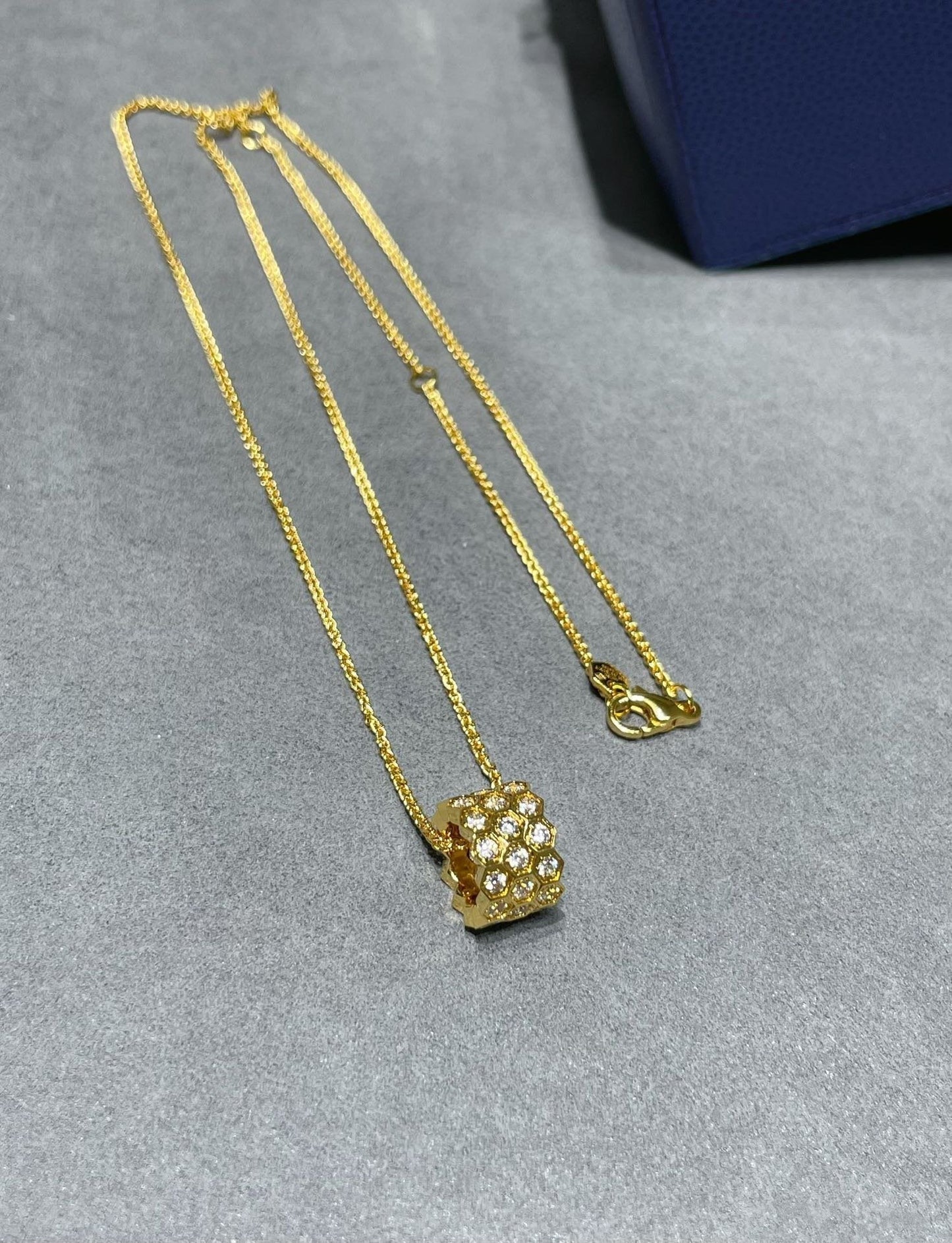 [Kincade Jewelrys]BEE LOVE DIAMOND PAVED 3 ROW NECKLACE