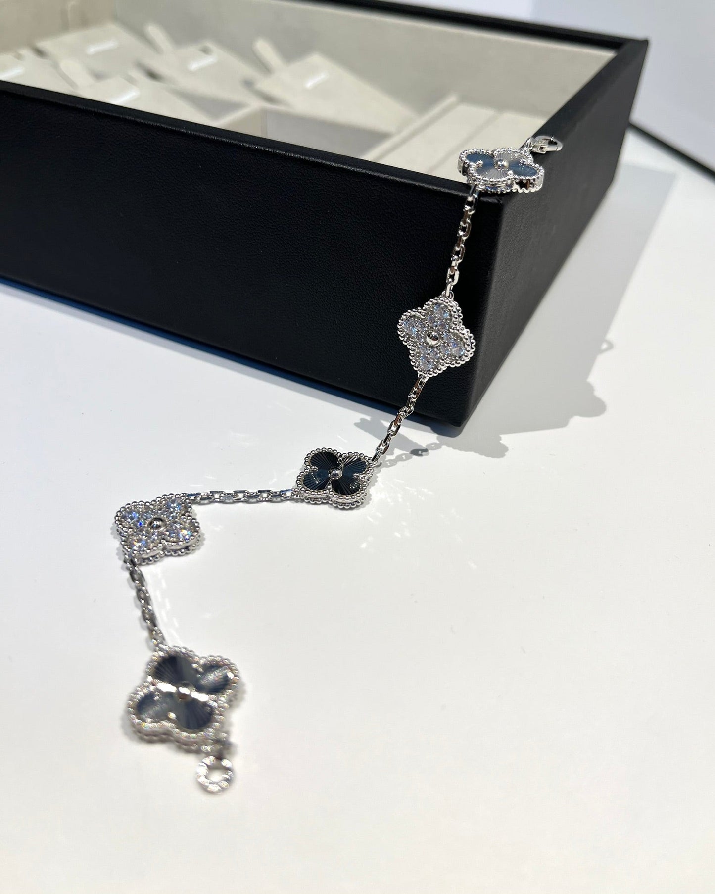 [Kincade Jewelrys] BRACELET ARGENT DIAMANT À 5 MOTIFS CLOVER
