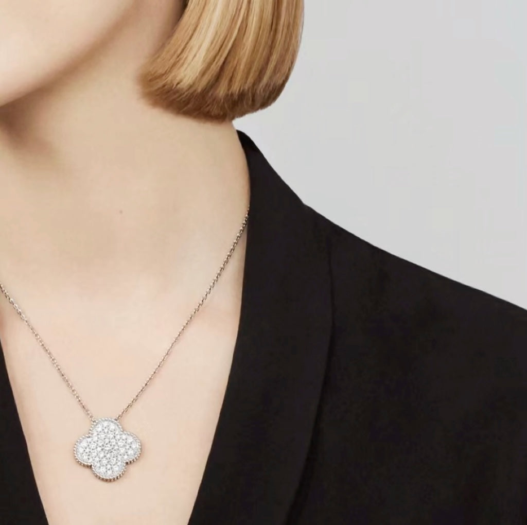 [Kincade Jewelrys]CLOVER 25MM LARGE PENDANT DIAMOND PAVED SILVER NECKLACE