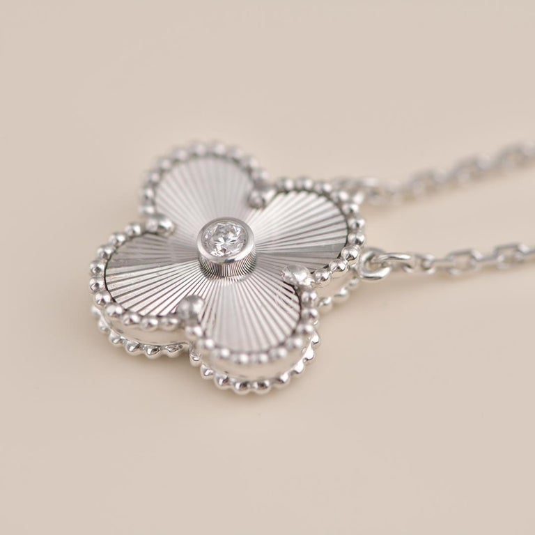 [Kincade Jewelrys] COLLIER LASER DIAMANT CLOVER 15 MM ARGENT