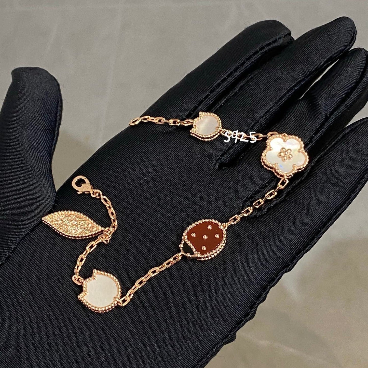 [Bijoux Kincade] Bracelet porte-bonheur à 5 motifs