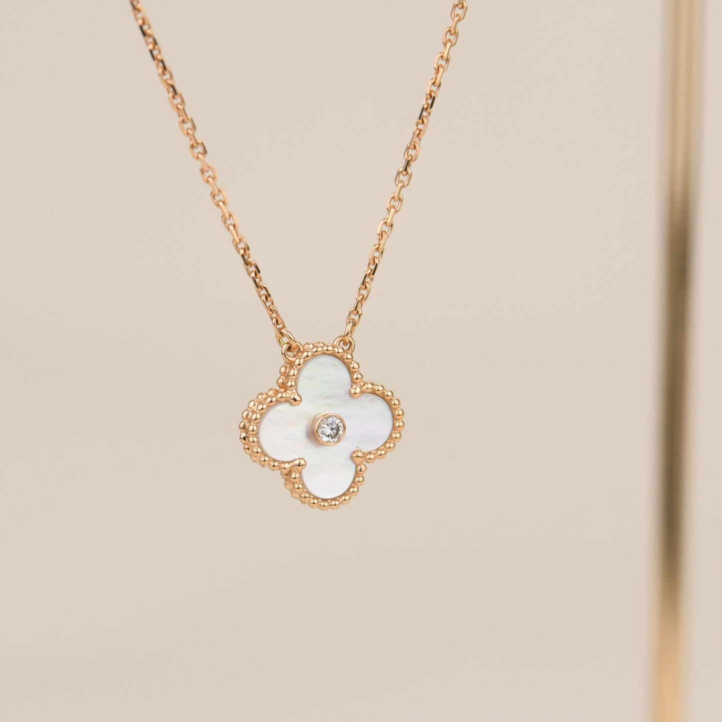 [Kincade Jewelrys] COLLIER FRITILLAIRE BLANC DIAMANT CLOVER 15 MM