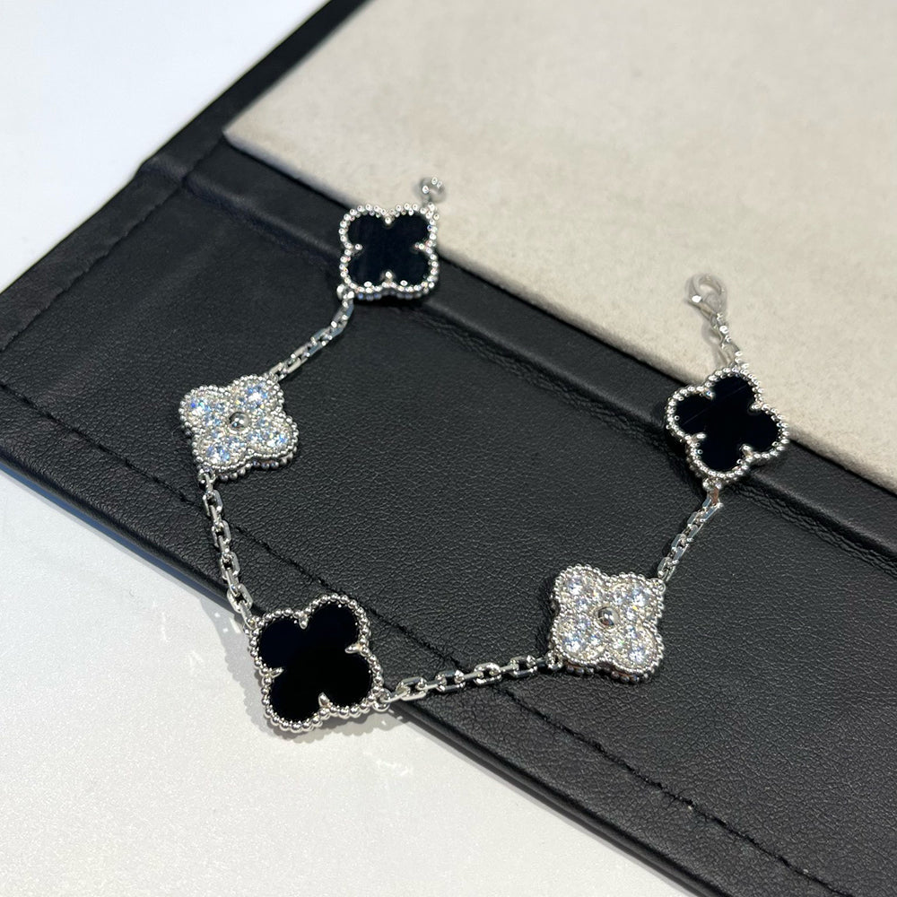 [Kincade Jewelrys] BRACELET EN ARGENT AVEC 5 MOTIFS EN ONYX ET DIAMANTS 