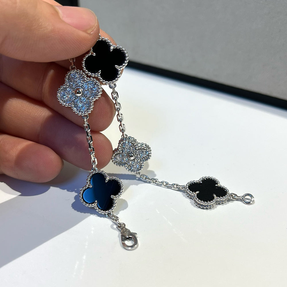 [Kincade Jewelrys] BRACELET EN ARGENT AVEC 5 MOTIFS EN ONYX ET DIAMANTS 
