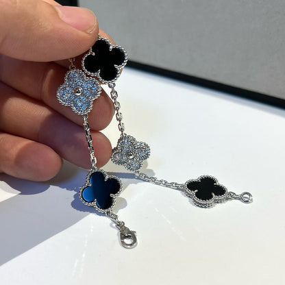 [Kincade Jewelrys] BRACELET EN ARGENT AVEC 5 MOTIFS EN ONYX ET DIAMANTS 