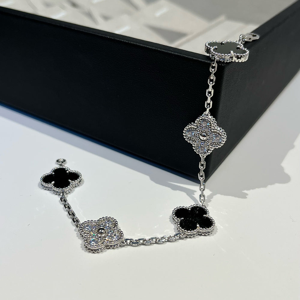 [Kincade Jewelrys] BRACELET EN ARGENT AVEC 5 MOTIFS EN ONYX ET DIAMANTS 
