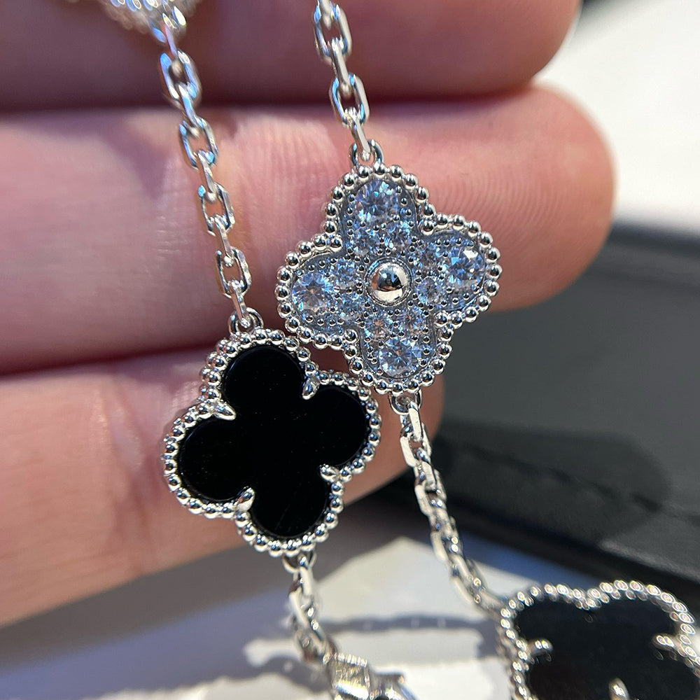 [Kincade Jewelrys] BRACELET EN ARGENT AVEC 5 MOTIFS EN ONYX ET DIAMANTS 