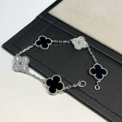 [Kincade Jewelrys] BRACELET EN ARGENT AVEC 5 MOTIFS EN ONYX ET DIAMANTS 