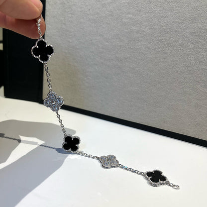 [Kincade Jewelrys] BRACELET EN ARGENT AVEC 5 MOTIFS EN ONYX ET DIAMANTS 