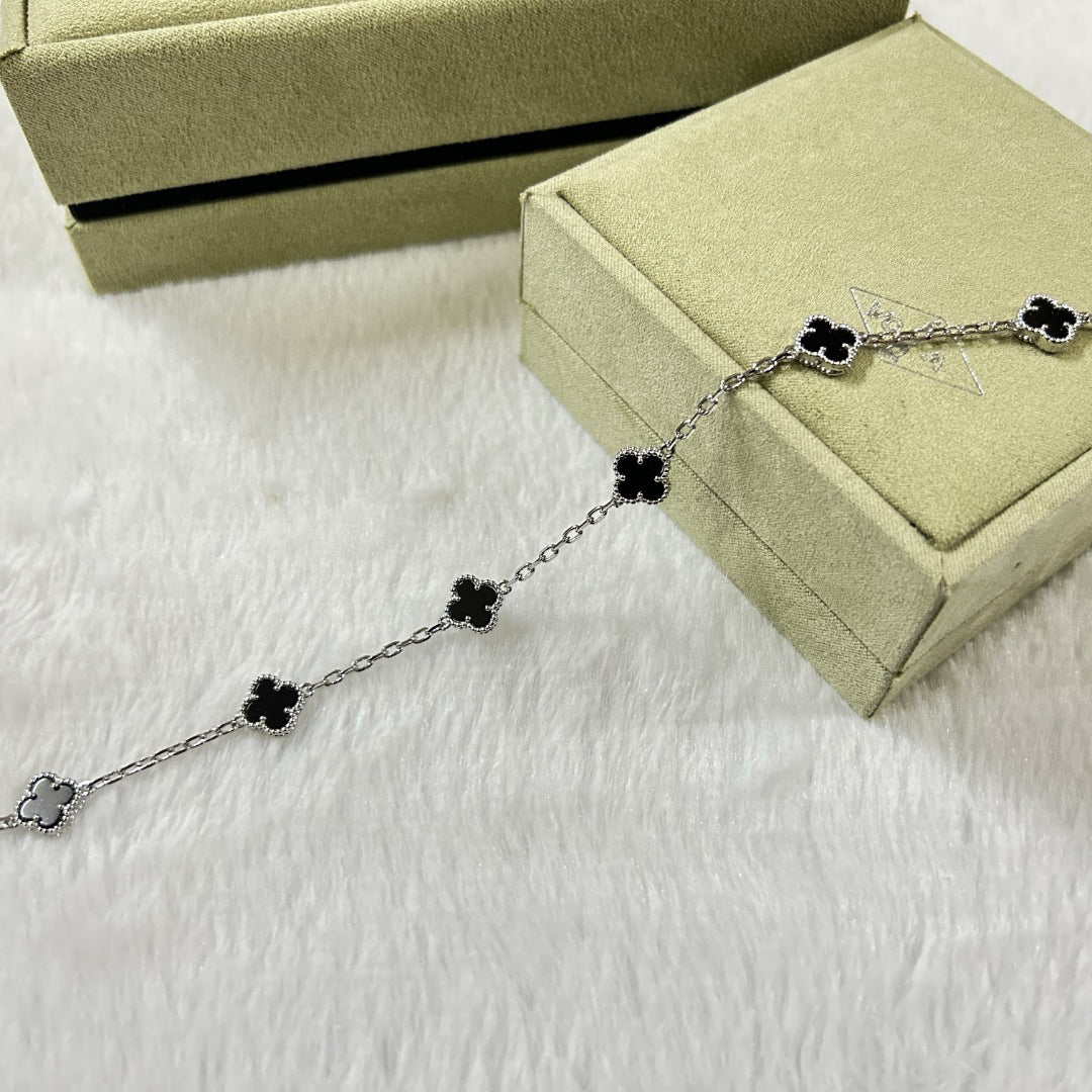 [Kincade Jewelrys] Bracelet en onyx à six motifs de trèfle