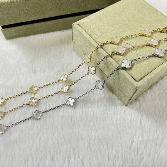 [Kincade Jewelrys] Bracelet en nacre blanche à 6 motifs de trèfle