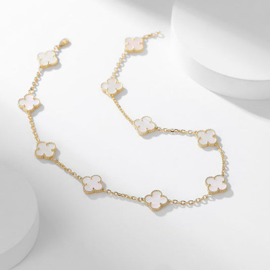 [Kincade Jewelrys]CLOVERS LE COLLIER EN NACRE BLANCHE À 10 MOTIFS