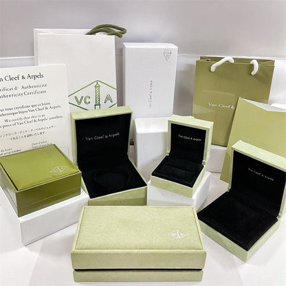 Bracelet, collier, bague, coffret, sac cadeau, VA Clover