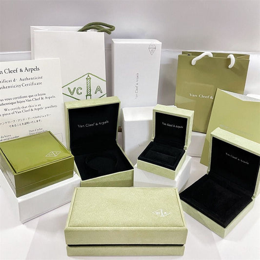 Bracelet, collier, bague, coffret, sac cadeau, VA Clover