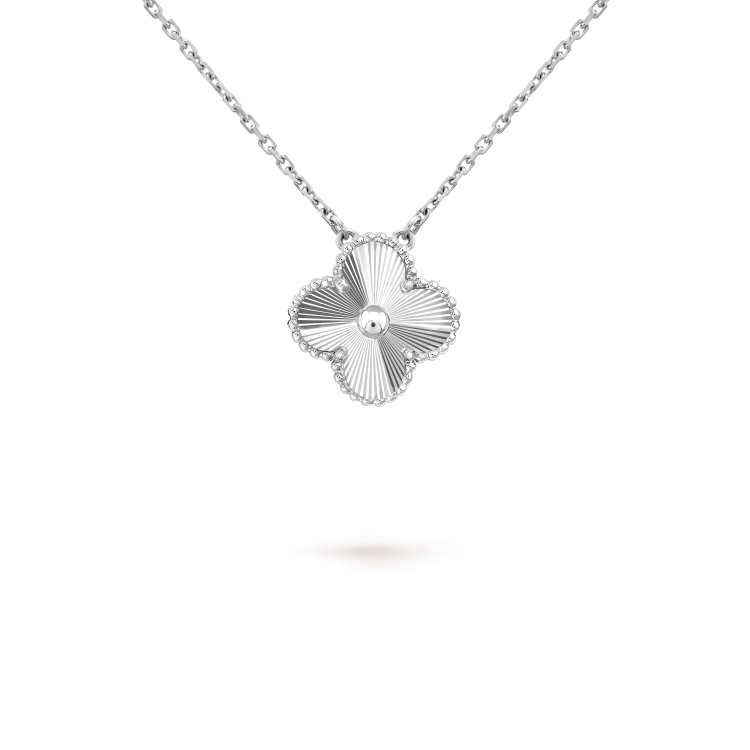 [Kincade Jewelrys] COLLIER LASER CLOVER 15 MM ARGENT