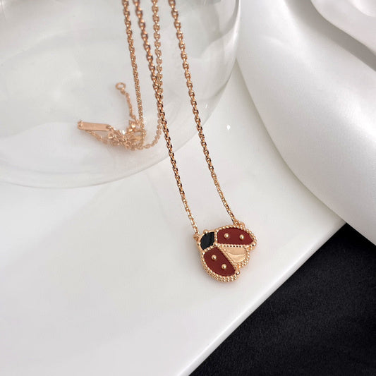 [Kincade Jewelrys] COLLIER COCCINELLE CORNALINES PORTE-BONHEUR