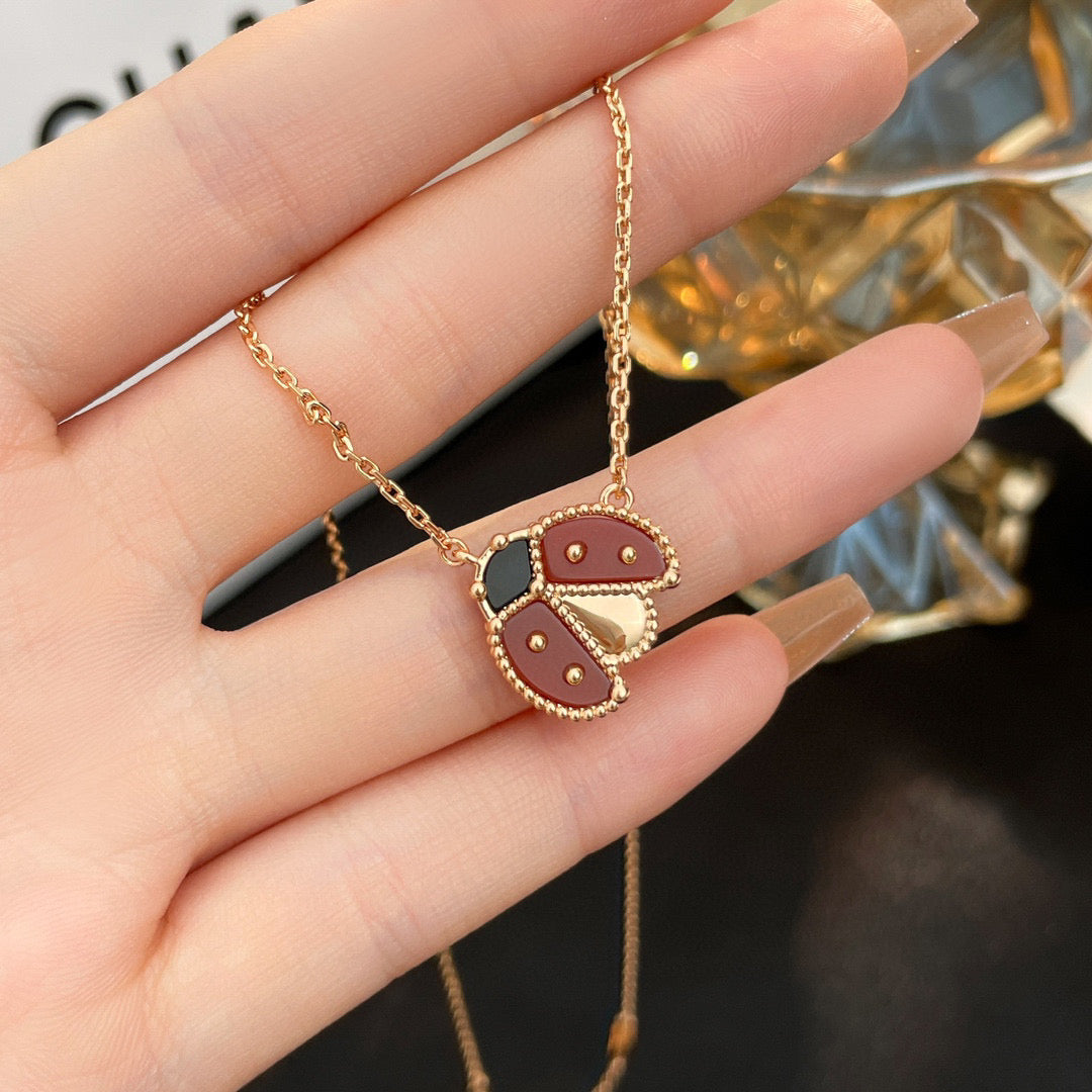 [Kincade Jewelrys] COLLIER COCCINELLE CORNALINES PORTE-BONHEUR