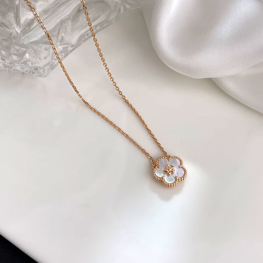 [Kincade Jewelrys] COLLIER LUCKY BLANC EN FLEUR DE PRUNIER