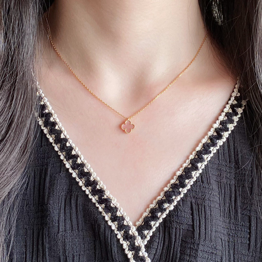 [Kincade Jewelrys] Collier à fleur unique en nacre rose Clover 15 mm