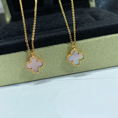 [Kincade Jewelrys] Collier à fleur unique en nacre rose Clover 15 mm