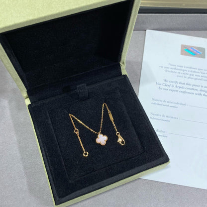 [Kincade Jewelrys] Collier à fleur unique en nacre rose Clover 15 mm