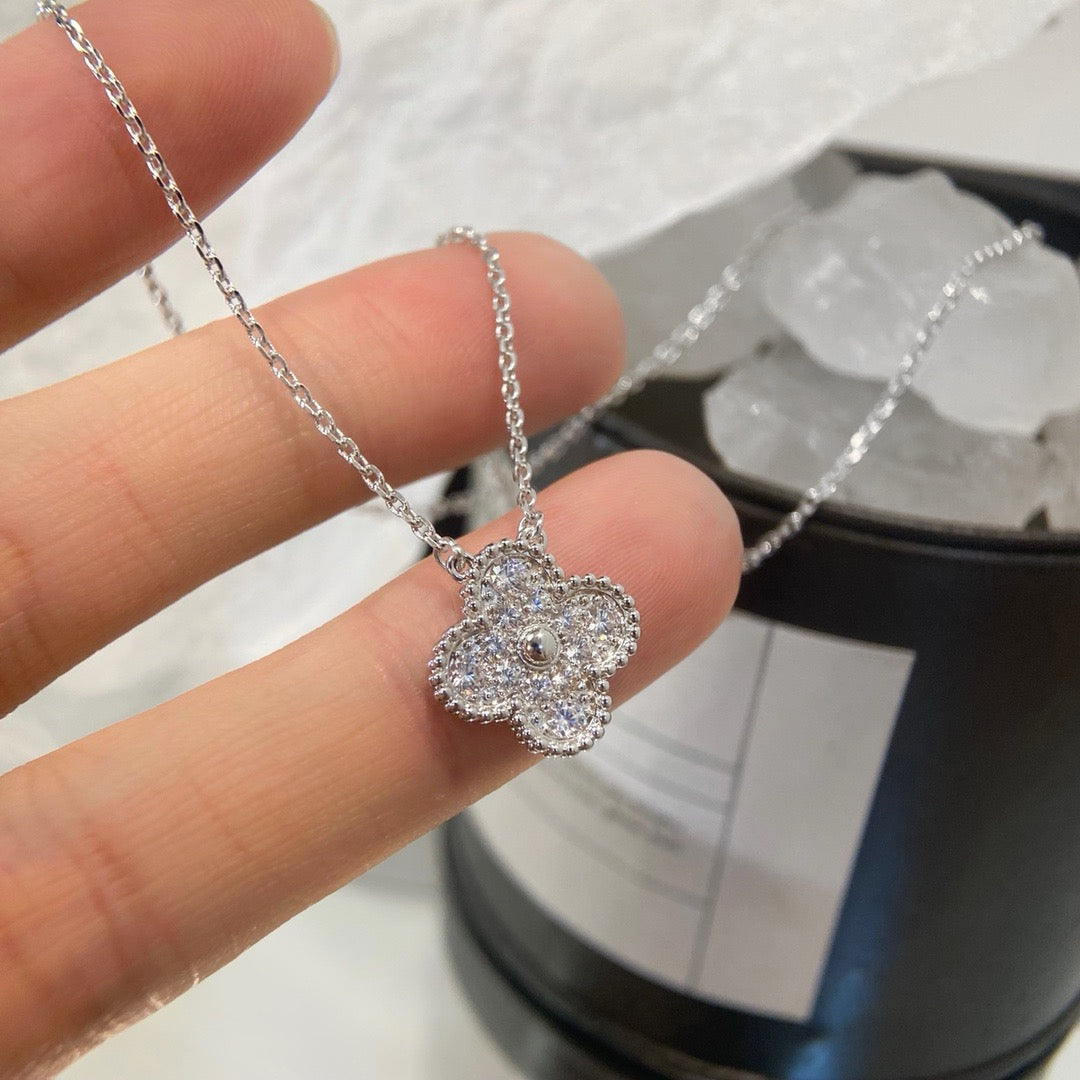 [Kincade Jewelrys]CLOVER 15MM DIAMOND SINGLE FLOWER NECKLACE