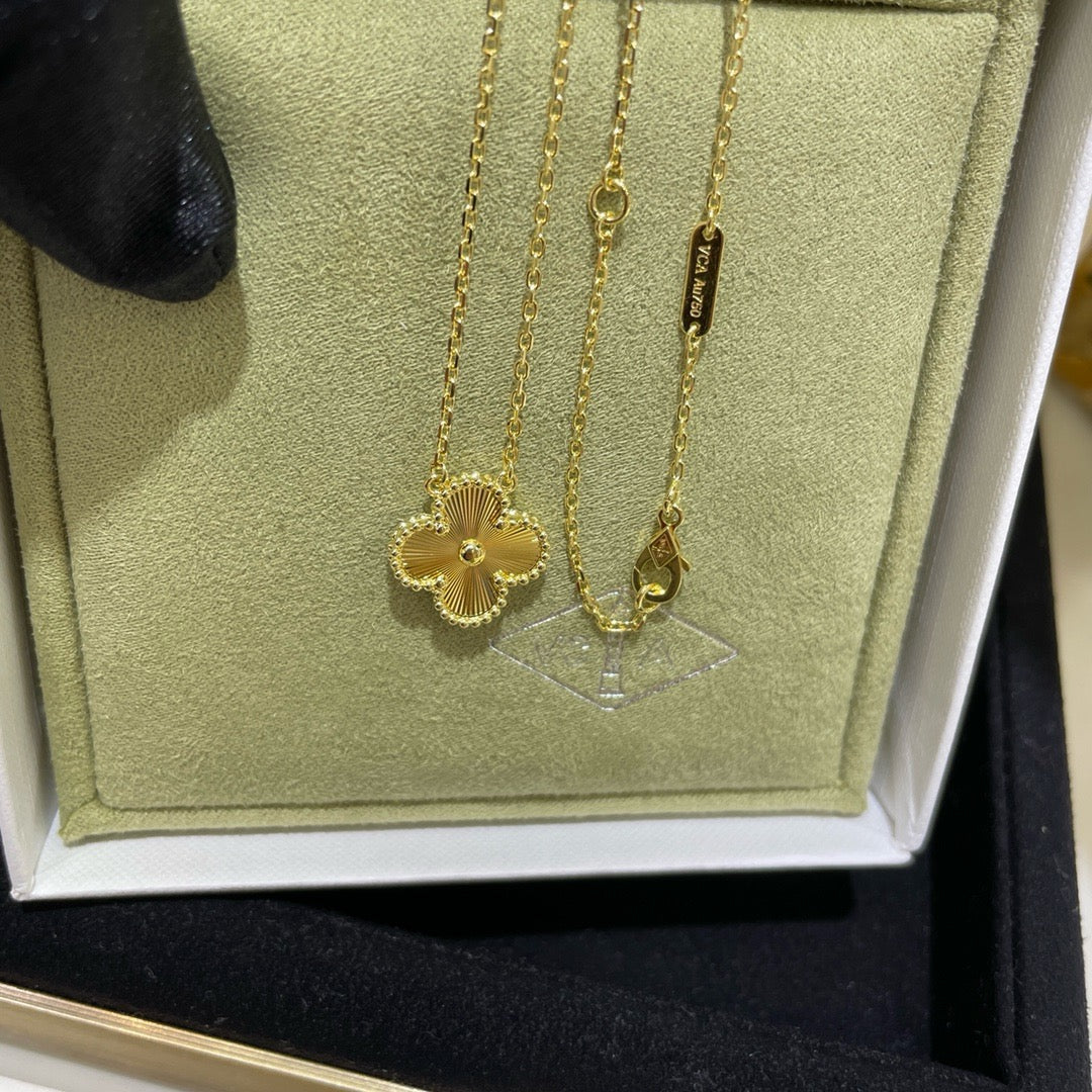 [Kincade Jewelrys] COLLIER LASER CLOVER 15 MM