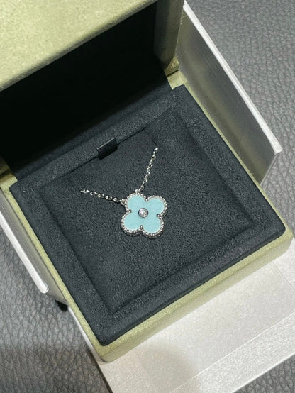 [Kincade Jewelrys] COLLIER CLOVER 1 DIAMANT BLEU CLAIR EN ARGENT