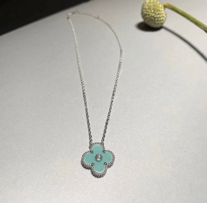 [Kincade Jewelrys] COLLIER CLOVER 1 DIAMANT BLEU CLAIR EN ARGENT