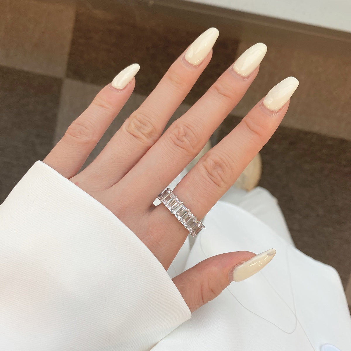 [Kincade Jewelry] Bague tennis élégante taille émeraude de 0,75 carat
